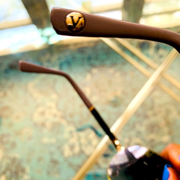 ✨Vince Camuto✨Silver & Gray Aviator Sunglasses (VC596; 165 mm) W/Gray Logo Case - Picture 9 of 15